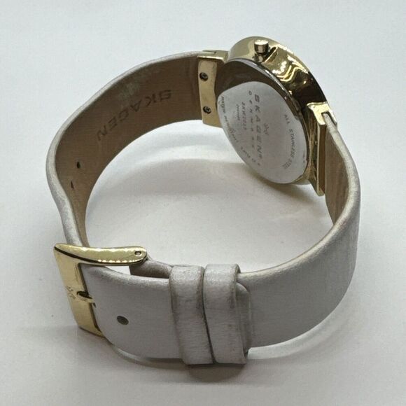 Skagen SKW2033 Women\'s White Leather Mother of Pearl Dial Quartz Watch JNA550